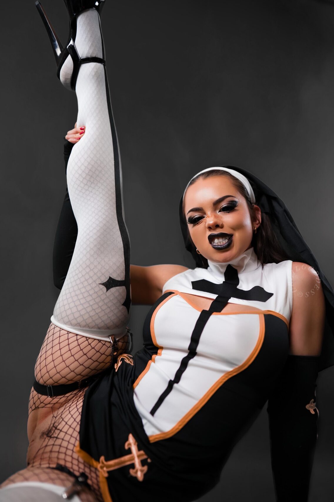 @louisvuittonbabyy horny nun outfit